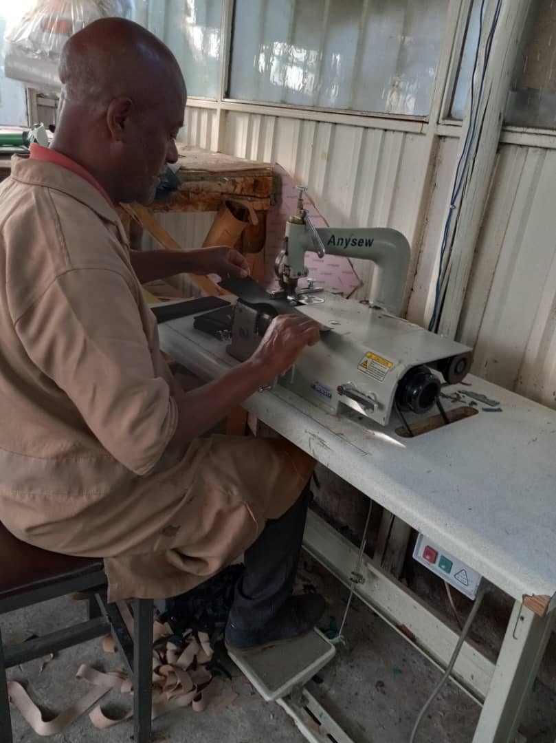 Crowned Free Sling Bag - Sand