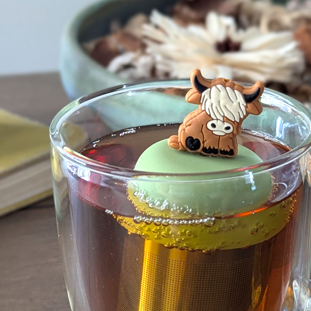 2D Highland Cow | Floating Tea Steeper | Green Base | Blonde