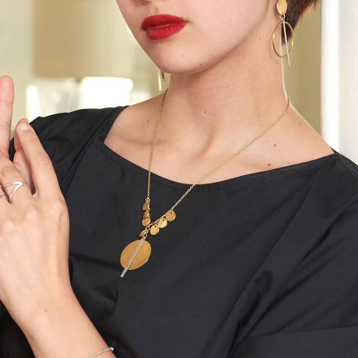 Luminous Pendulum Necklace