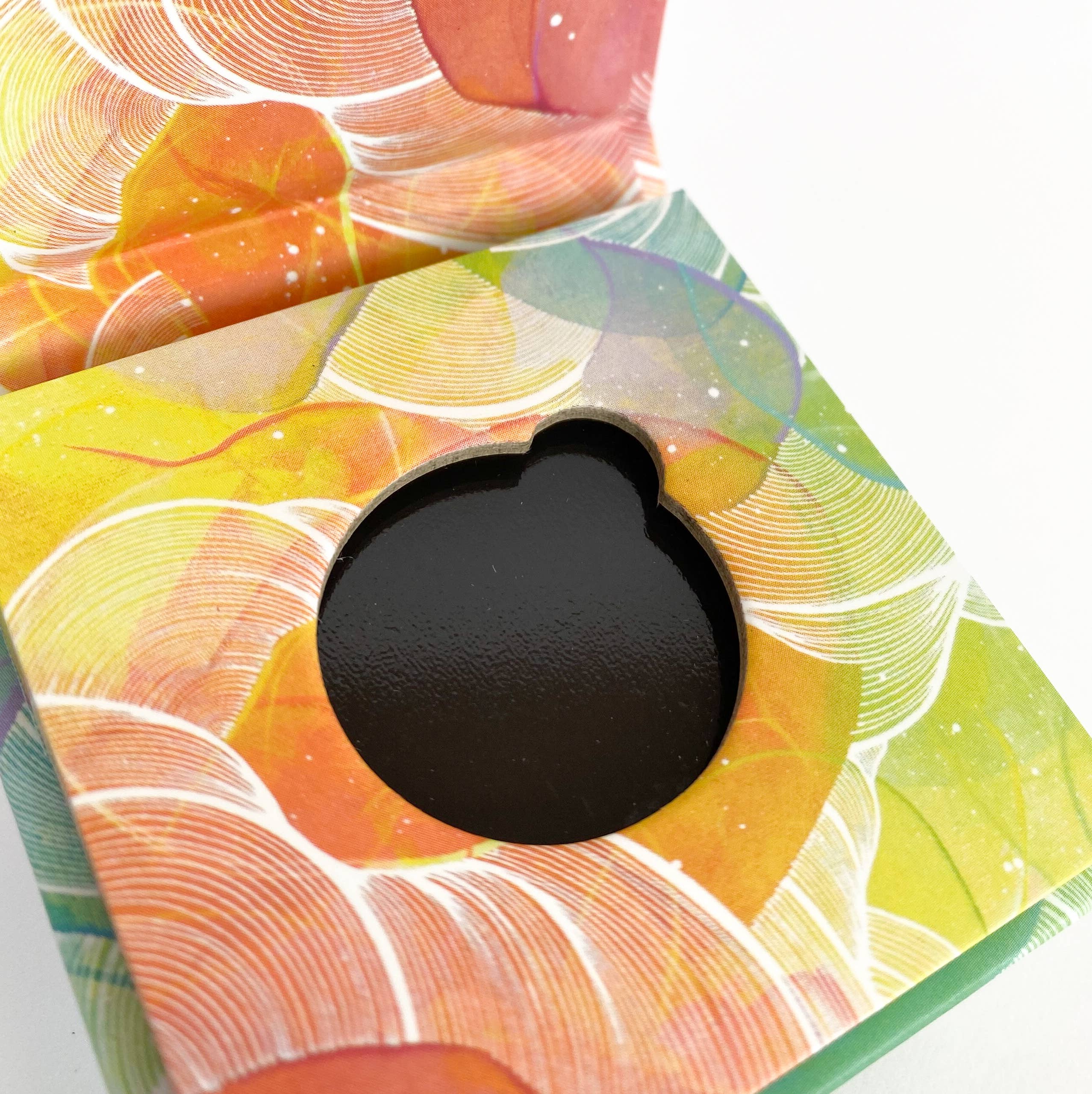 Single Refillable Compact for Pressed Eye Shadow